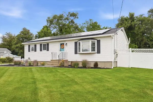 14 Bloomingdale DR, Nashua, NH 03064
