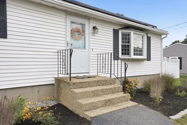 14 Bloomingdale DR, Nashua, NH 03064