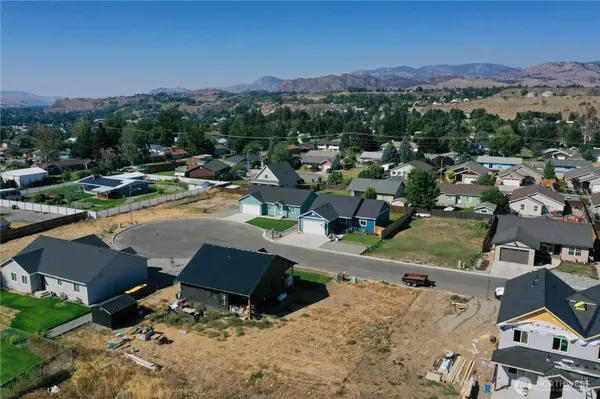 707 Petra CT, Omak, WA 98841