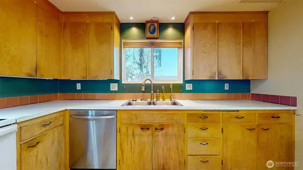 456 Okoma DR, Omak, WA 98841