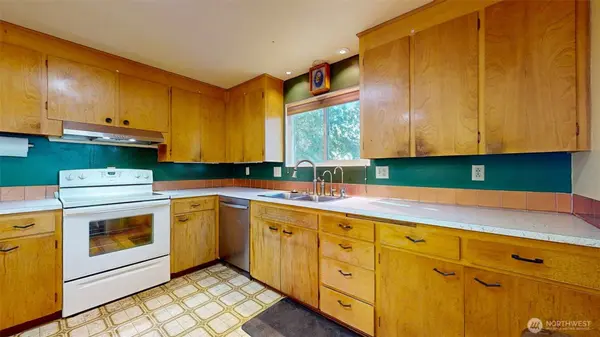 456 Okoma DR, Omak, WA 98841