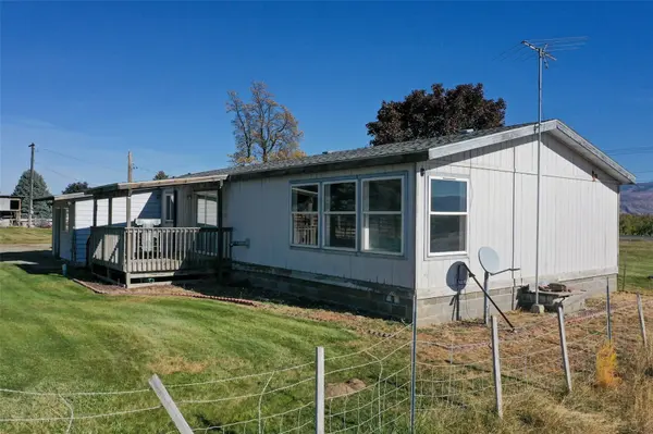 81 & 81A Johnson Creek RD, Omak, WA 98841