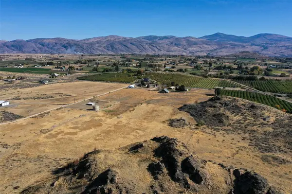 81 & 81A Johnson Creek RD, Omak, WA 98841