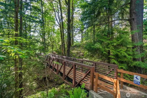 6825 SE Cougar Mountain WAY, Bellevue, WA 98006