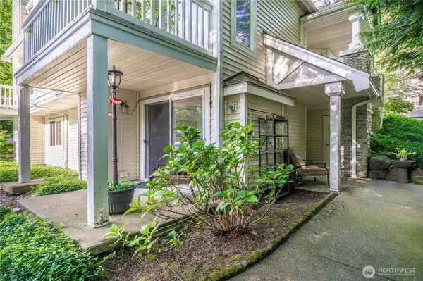 6825 SE Cougar Mountain WAY, Bellevue, WA 98006