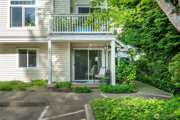 6825 SE Cougar Mountain WAY, Bellevue, WA 98006