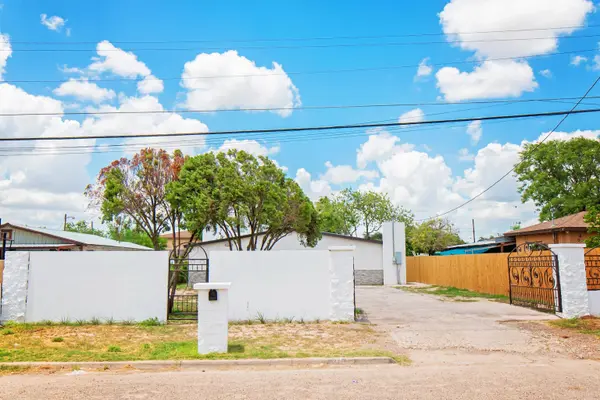 2218 Burnside St, Laredo, TX 78040