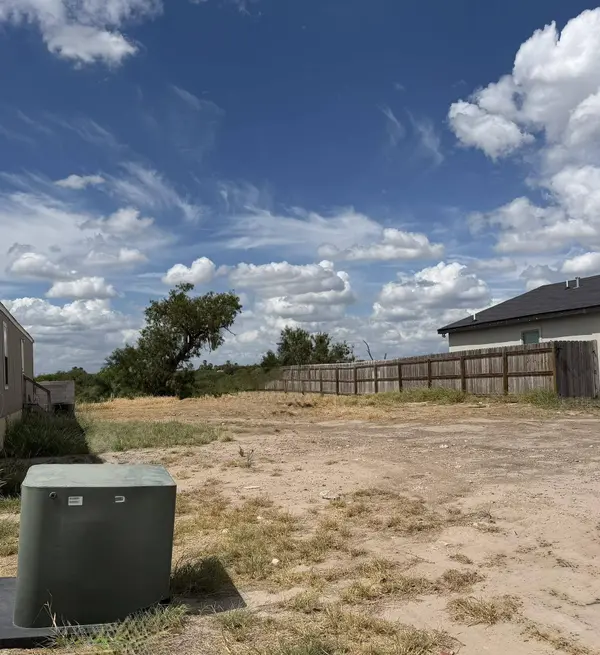 380 Riverhill Loop, Laredo, TX 78046