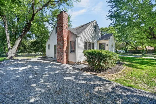 3426 E Navajo Ln