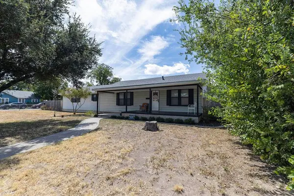 1005 Oaks N Oakes ST, San Angelo, TX 76903