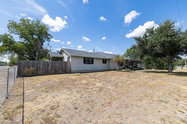 1005 Oaks N Oakes ST, San Angelo, TX 76903