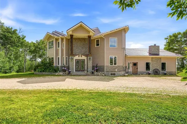 960 Komarno RD, Winnipeg Beach, MB R0C 2W0