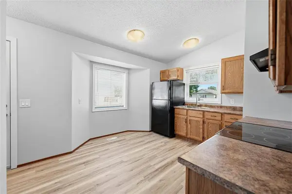 73 Garton AVE, Winnipeg, MB R2R 1X1