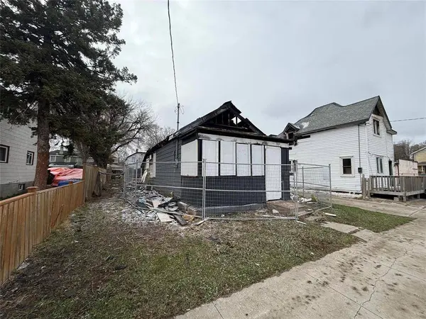 255 Laura ST