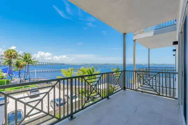 41 SW Seminole ST #305, Stuart, FL 34994