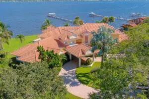 901 SE Riverside DR, Stuart, FL 34994