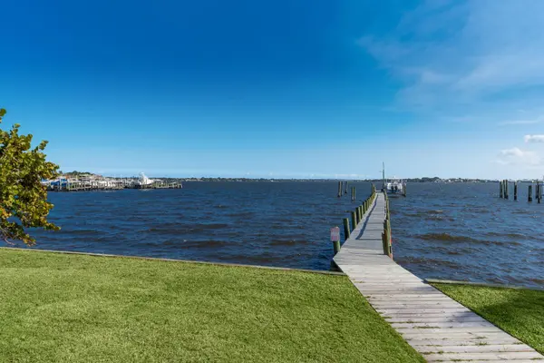 1712 NE Seahorse PL, Jensen Beach, FL 34957