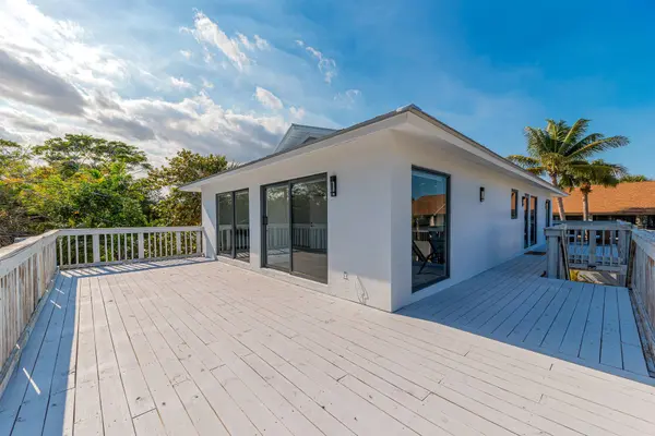 1712 NE Seahorse PL, Jensen Beach, FL 34957