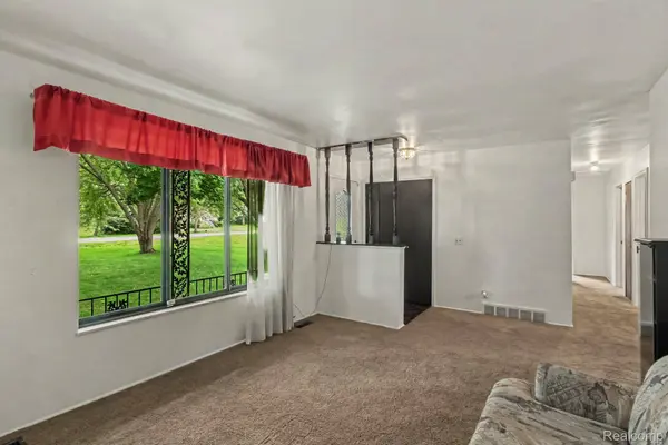 10066 Carpenter RD, Flushing Charter Township, MI 48433