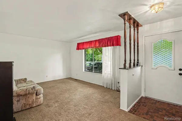 10066 Carpenter RD, Flushing Charter Township, MI 48433