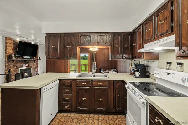 10066 Carpenter RD, Flushing Charter Township, MI 48433