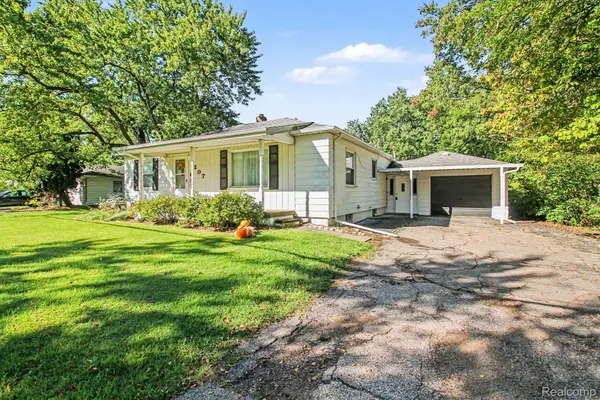 207 N Elms RD, Flushing, MI 48433