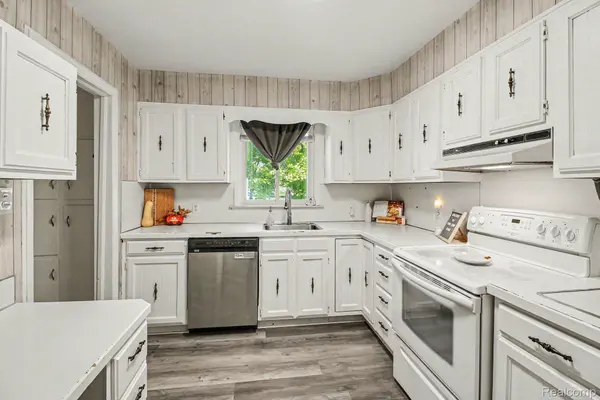 207 N Elms RD, Flushing, MI 48433