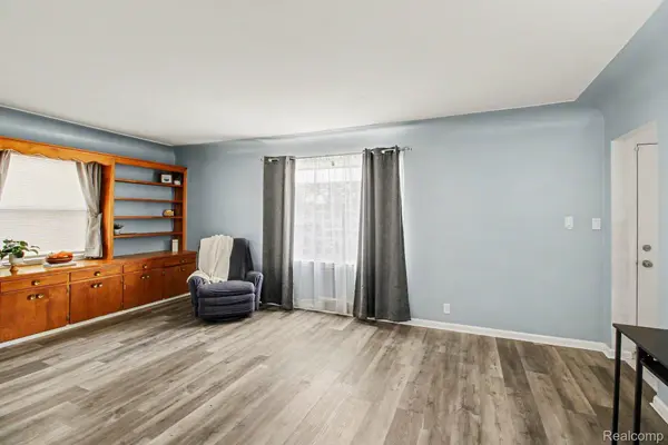 207 N Elms RD, Flushing, MI 48433