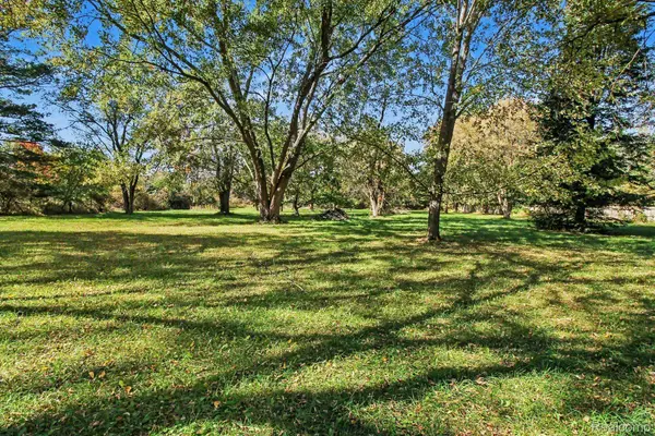 213 N Elms RD, Flushing, MI 48433