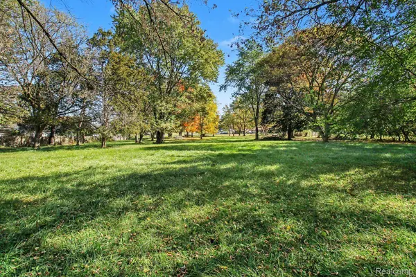 213 N Elms RD, Flushing, MI 48433