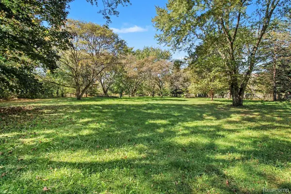 213 N Elms RD, Flushing, MI 48433