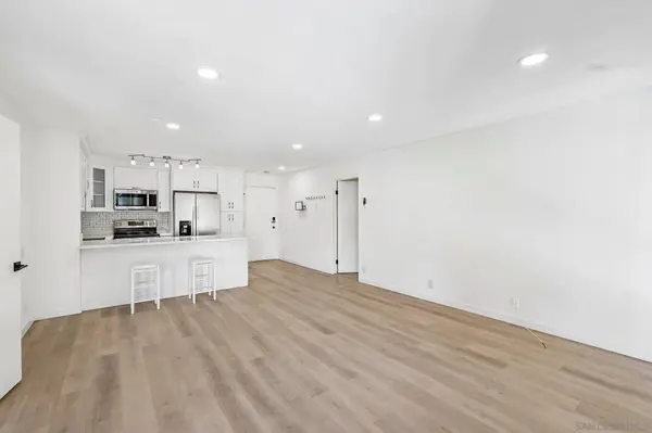 4600 Lamont St #204, San Diego, CA 92109