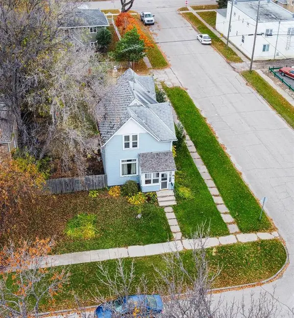 53 5th ST, Portage La Prairie, MB R1N 1H7