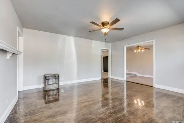 354 LAS PALMAS DR, San Antonio, TX 78237