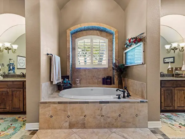 627 RIVER CHASE WAY, New Braunfels, TX 78132
