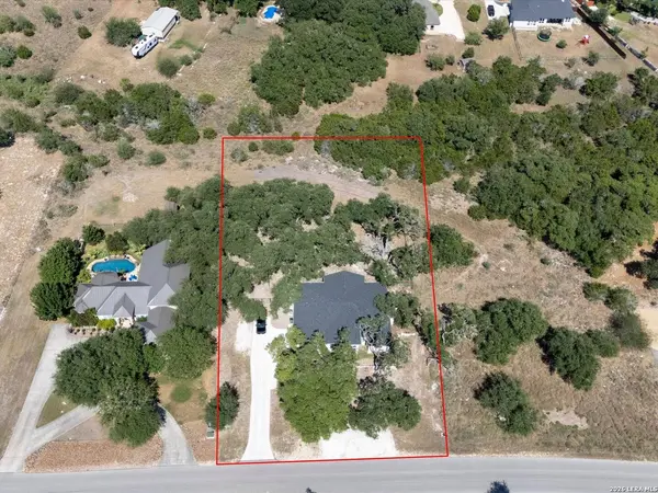 210 FALLING HLS, New Braunfels, TX 78132