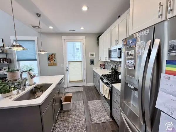 10563 S REDKNIFE DR, South Jordan, UT 84009