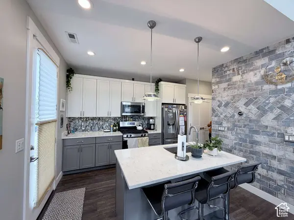 10563 S REDKNIFE DR, South Jordan, UT 84009