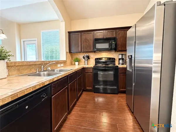 557 Creekside CIR, New Braunfels, TX 78130