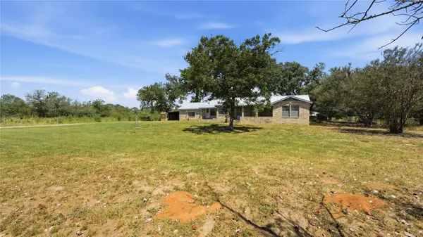 15510 US Highway 87 W, Adkins, TX 78101