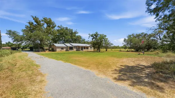 15510 US Highway 87 W, Adkins, TX 78101