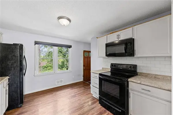 3800 E 71st TER, Kansas City, MO 64132