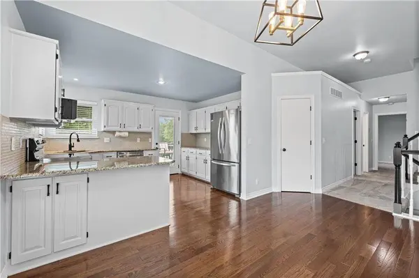 21415 W 52nd ST, Shawnee, KS 66218