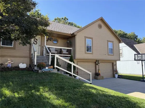8623 NE 72nd TER, Kansas City, MO 64158
