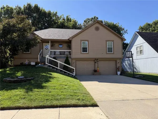 8623 NE 72nd TER, Kansas City, MO 64158