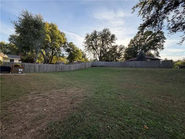 2605 7th ST, Blue Springs, MO 64014