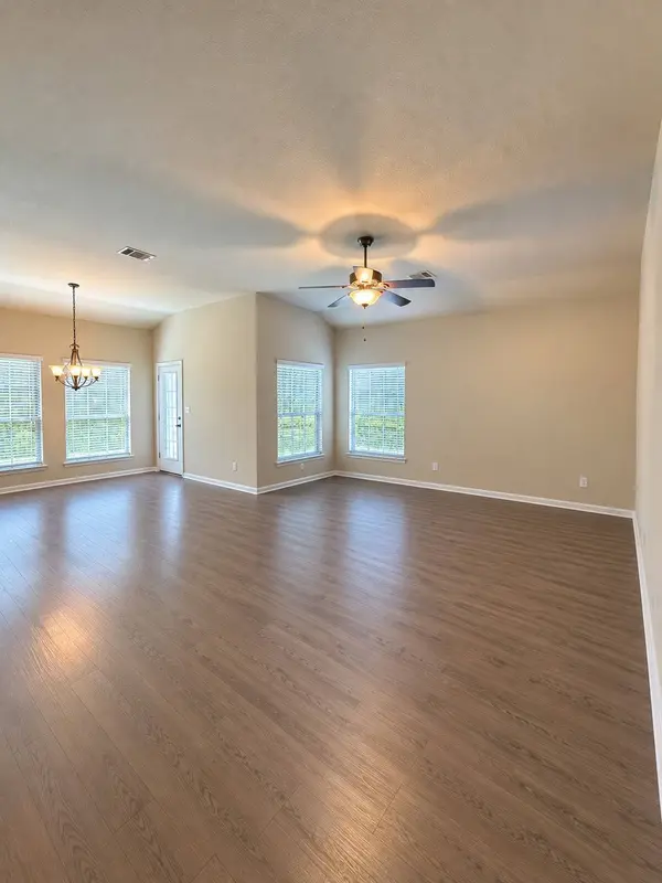1150 Shadow Glenn DR, Conroe, TX 77301