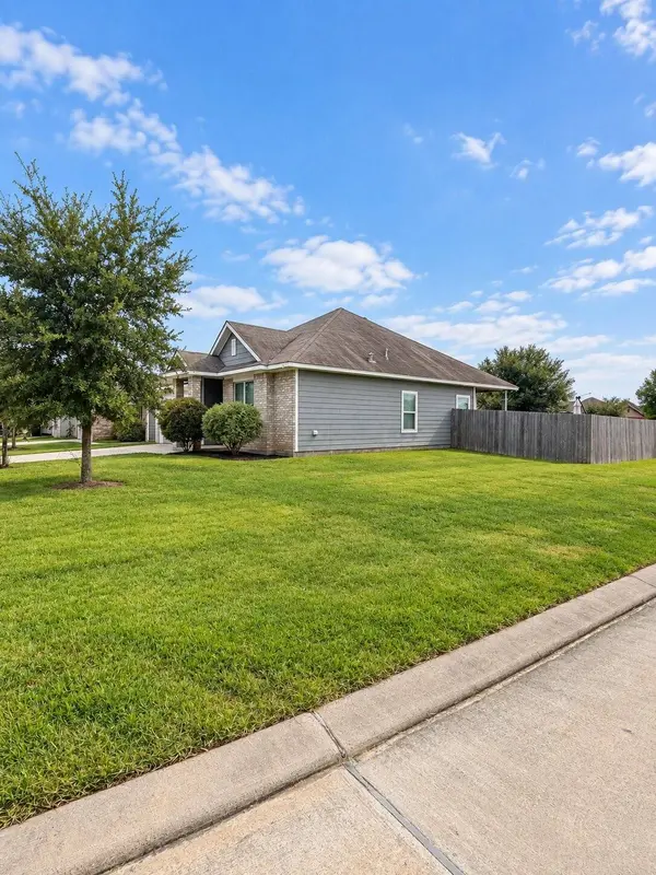 1150 Shadow Glenn DR, Conroe, TX 77301
