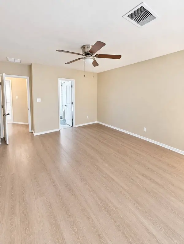1150 Shadow Glenn DR, Conroe, TX 77301