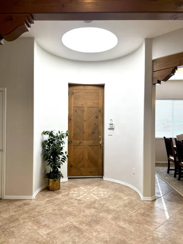 233 Shangri La CT NW, Albuquerque, NM 87107